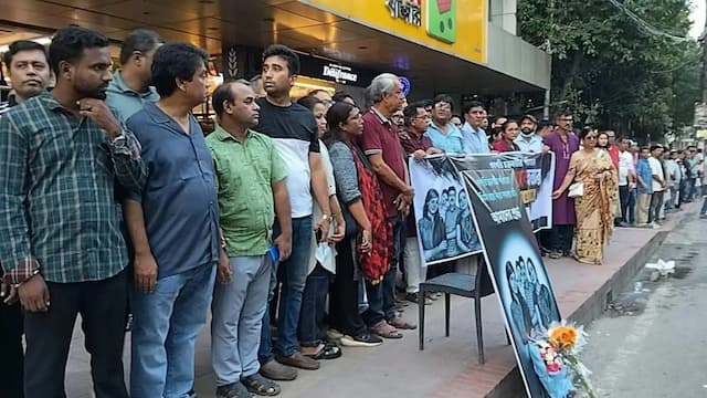 গণপতি চক্রবর্তী পরিবার হত্যা: জড়িতদের বিচার দাবিতে ধানমন্ডিতে মানববন্ধন