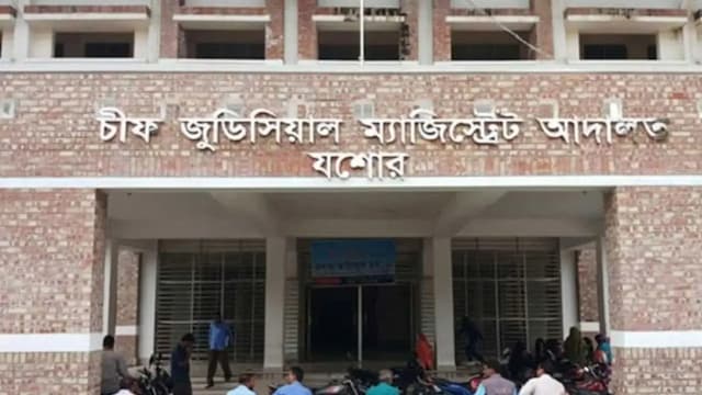 পরকীয়ার অভিযোগে স্ত্রীর বিরুদ্ধে মামলা করলেন স্বামী