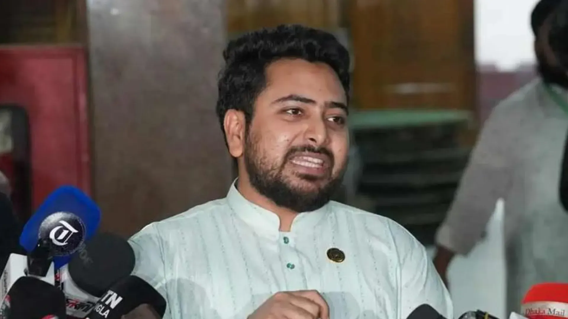 ​শেখ হাসিনার জন্য ফাঁসির দড়ি অপেক্ষা করছে : নাহিদ