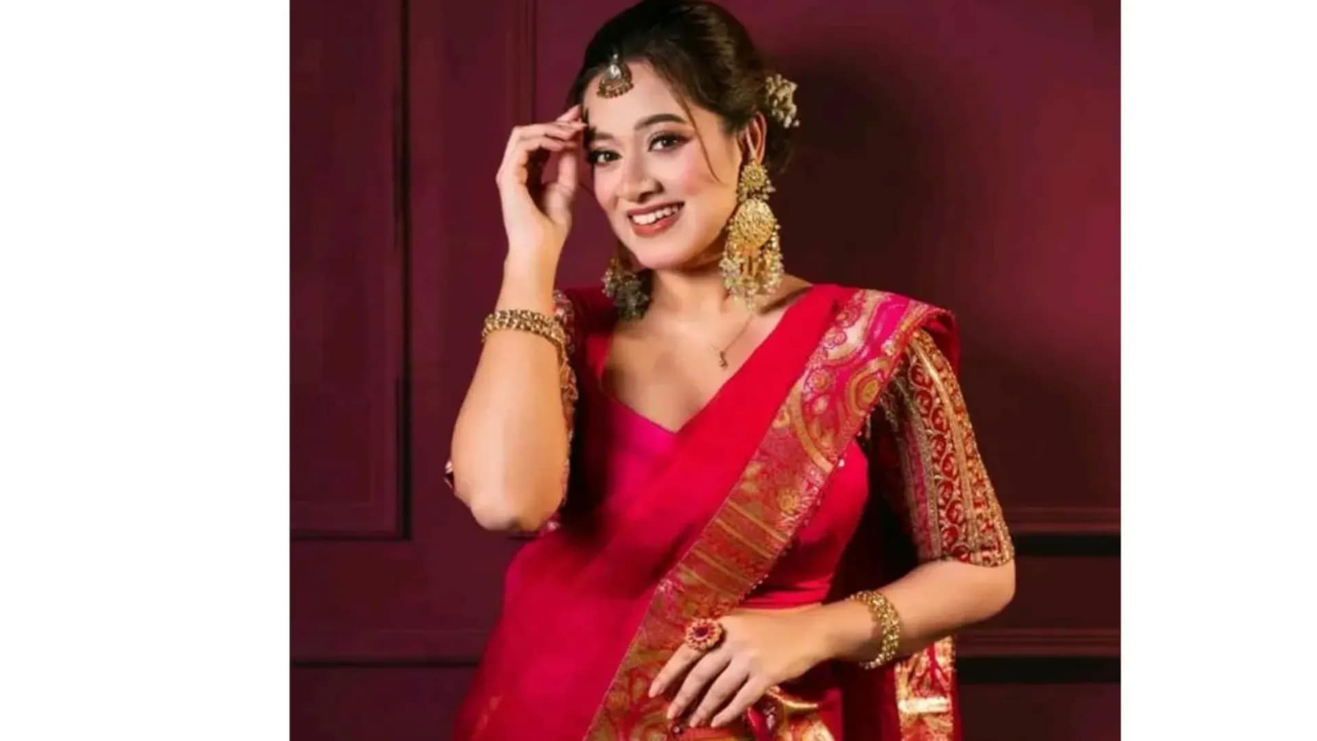 শাড়িতে মুগ্ধতা ছড়ালেন চিত্রনায়িকা দীঘি