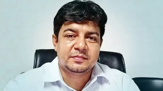 'আমি আসলে জানতাম না, কোন হাতে ছুরি আর কোন হাতে কাটা চামচ নিতে হয়'