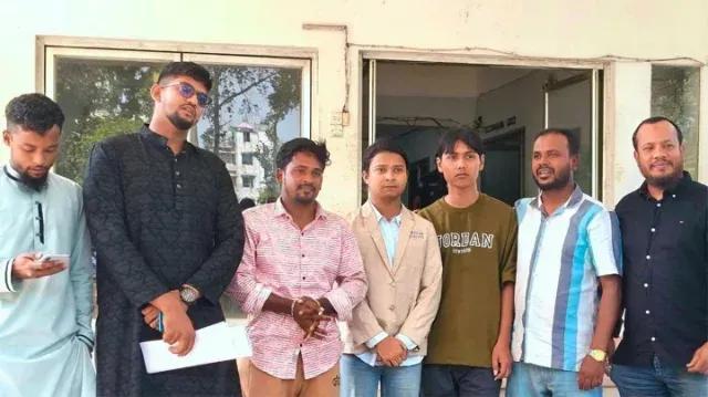 ​নারী সেজে আর অশ্লীলতা ছড়াবেন না রেদোয়ান