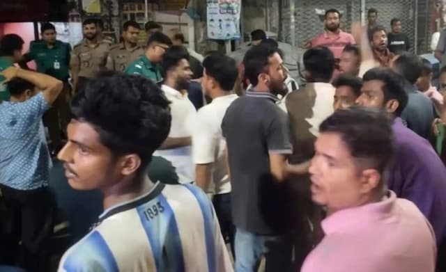 ‘জয় বাংলা’ স্লোগান ঘিরে উত্তেজনা, সিপিবির কেন্দ্রীয় কার্যালয়ে হামলা