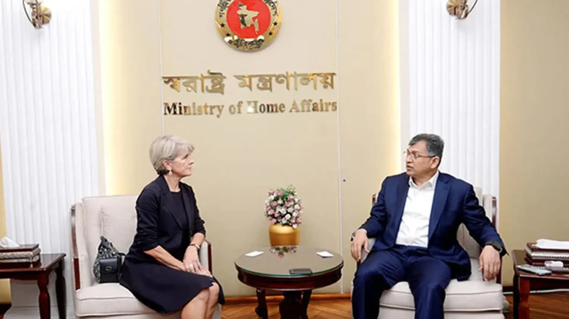 লাখ লাখ রোহিঙ্গা আশ্রয় দিয়ে মারাত্মক সংকটে বাংলাদেশ: স্বরাষ্ট্রমন্ত্রী