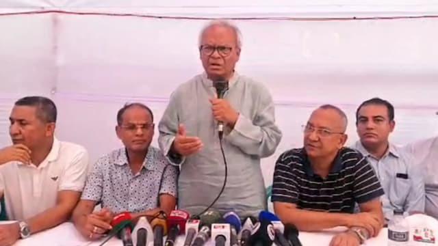 ক্রসফায়ার নিয়ে আইজিপির বক্তব্য সরকারকে বিব্রত করেছে: রিজভী