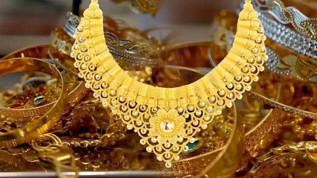 দেশের বাজারে কমেছে স্বর্ণের দাম