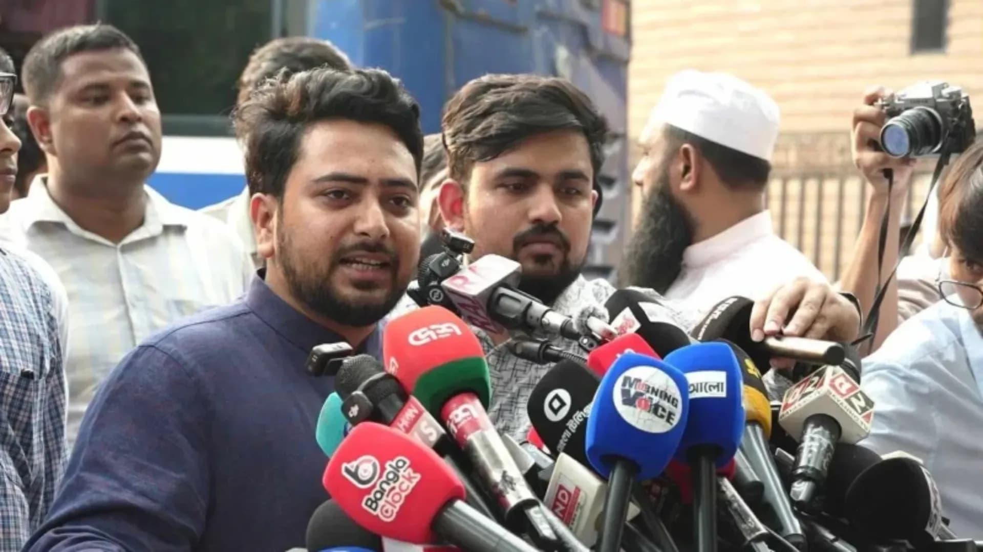 বন্ধুত্ব চাইলে বাংলাদেশের নদীর পানির ন্যায্য হিস্যা দিতে হবে: নাহিদ ইসলাম