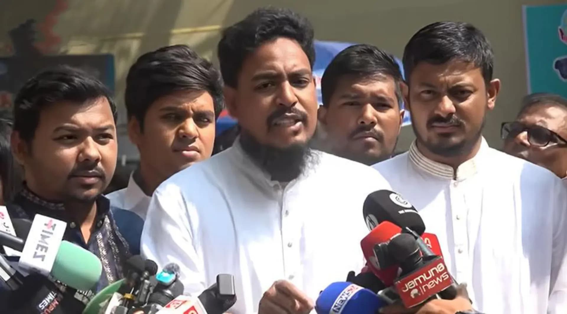 রাষ্ট্রের ব্যর্থতায় অস্ত্র হাতে নামতে হয়েছে ইশরাককে: আখতার হোসেন