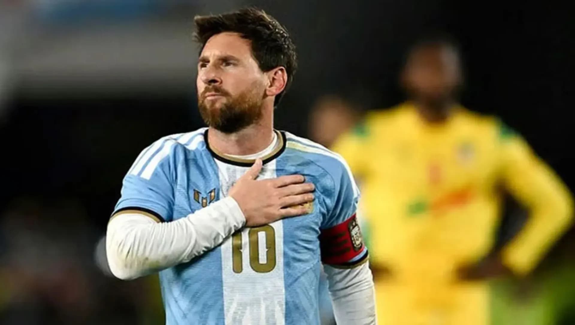 ২১ বছরের লম্বা ক্যারিয়ারের ইতি টানলেন লিওনেল মেসি
