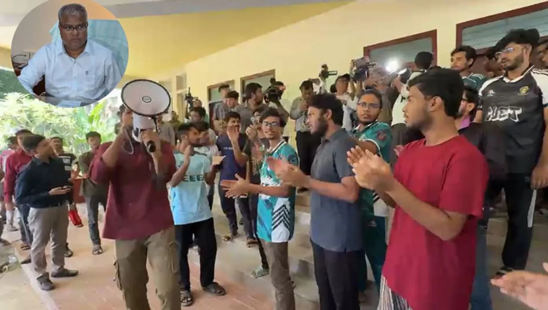 প্রায় ২৪ ঘণ্টা ধরে নিজ কার্যালয়ে অবরুদ্ধ চুয়েটের নতুন ভিসি