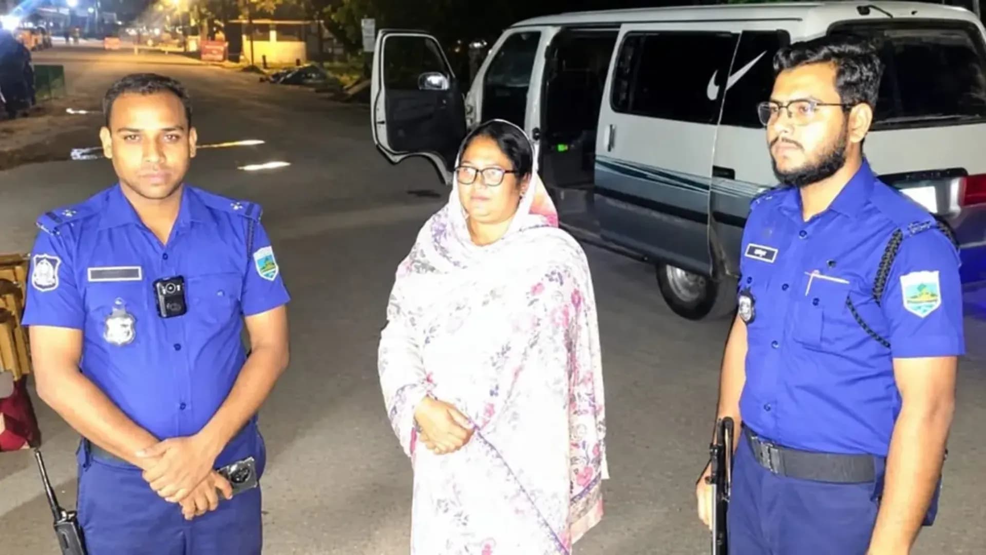সোনামসজিদ সীমান্তে যুবলীগ নেত্রী আটক