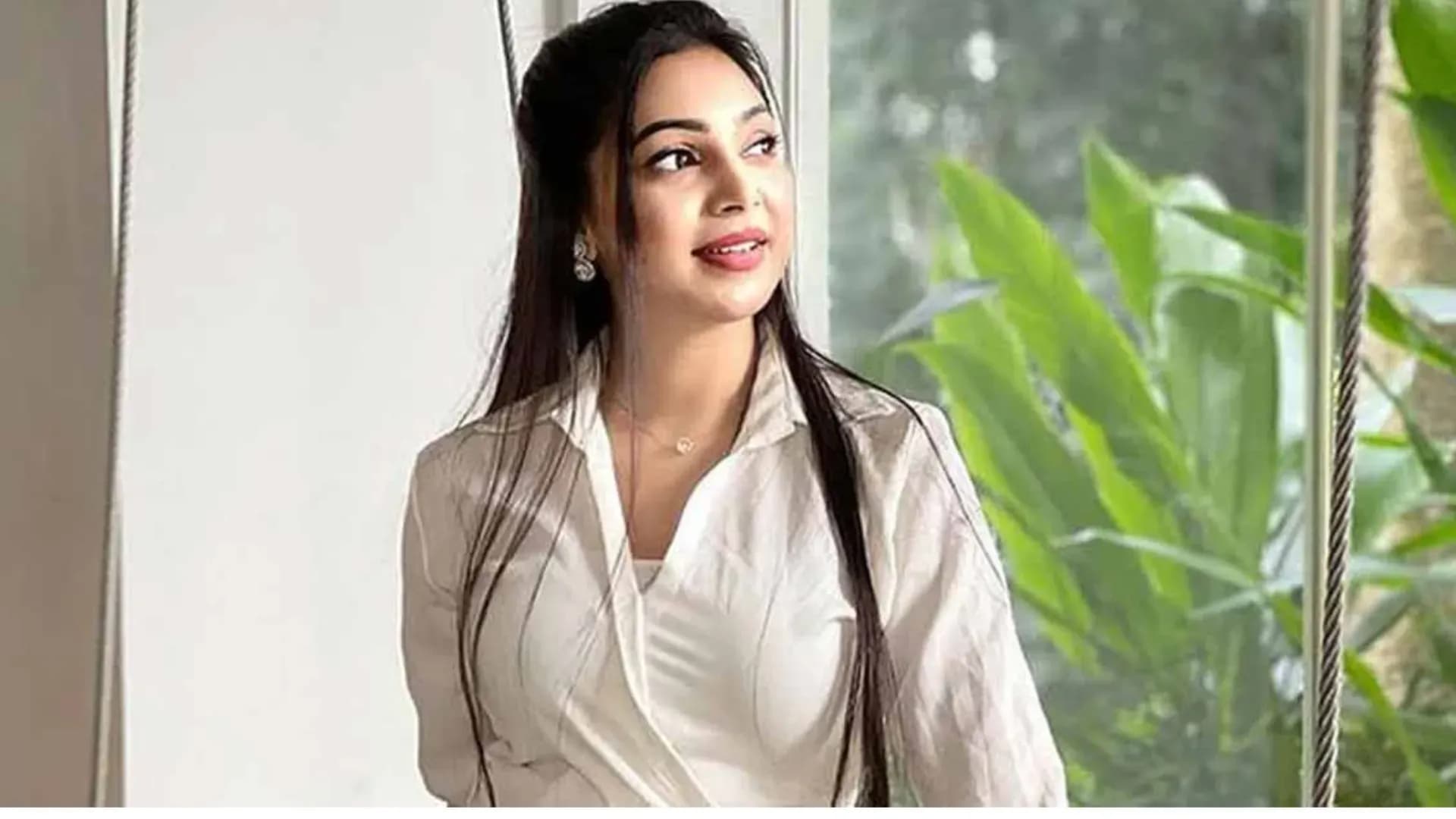 রাত ১০টার পর আমাকে কেউ ফোনে পায় না: প্রভা