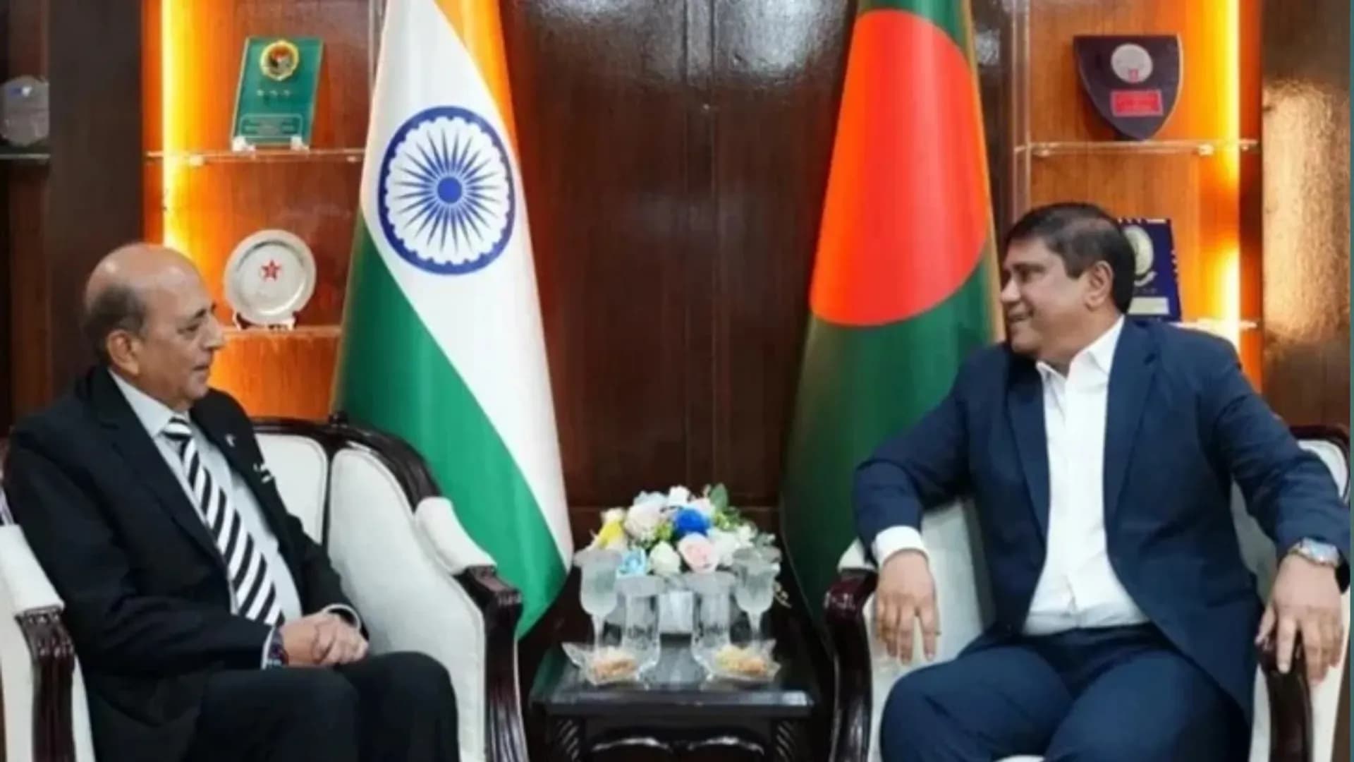 প্রতিরক্ষা উপদেষ্টার সঙ্গে ভারতের হাইকমিশনারের সাক্ষাৎ