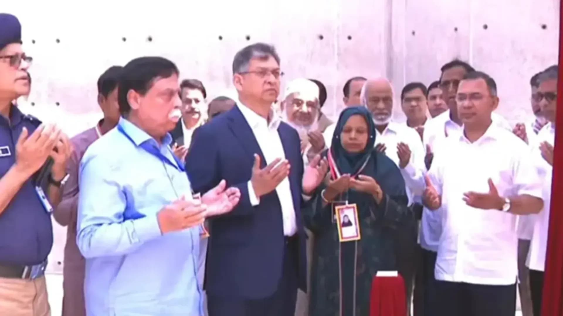 ওসমানী উদ্যানে ‘জুলাই স্মৃতি স্তম্ভ’ উদ্বোধন করলেন প্রধানমন্ত্রী