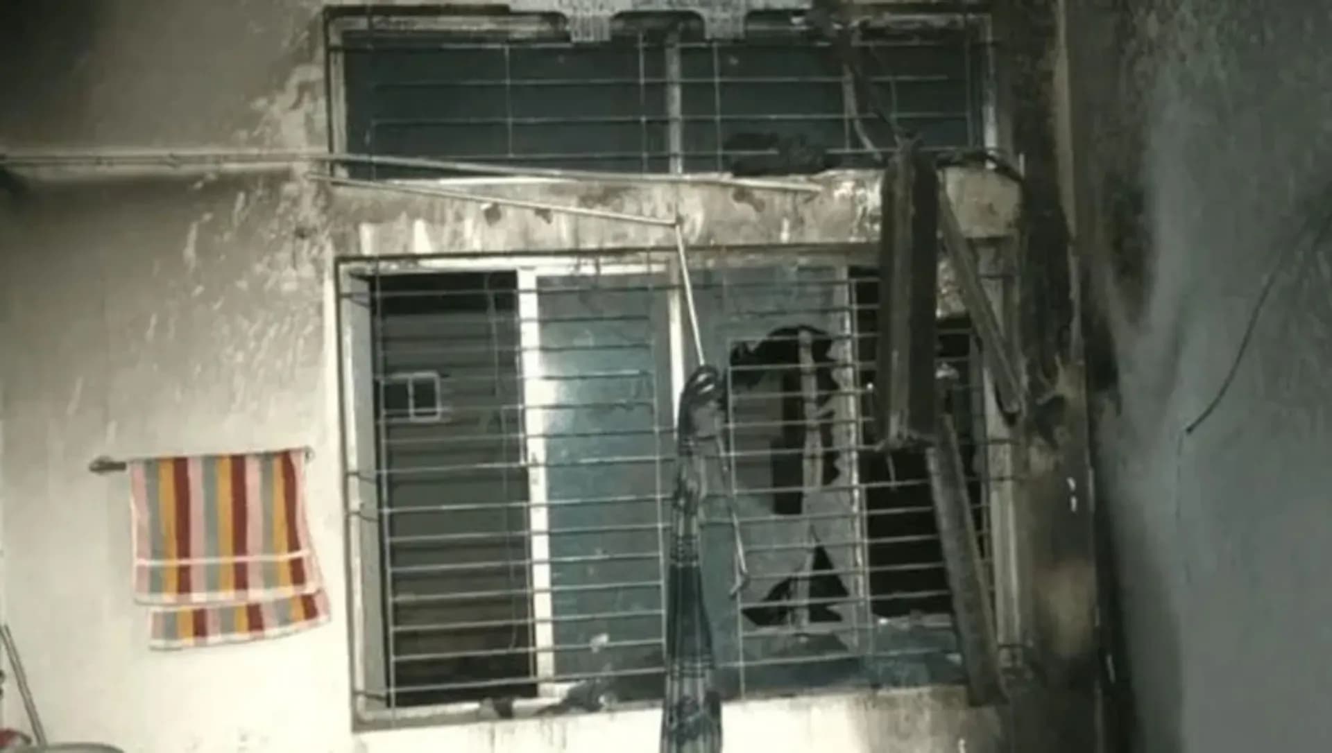 বগুড়ার শজিমেক হাসপাতালে এসি বিস্ফোরণ, পুড়ল চক্ষু বিভাগের সরঞ্জাম